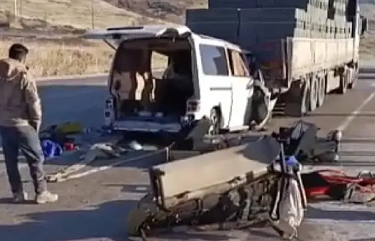 Kayseri-Malatya kara yolunda can pazarı!  3 kişi...