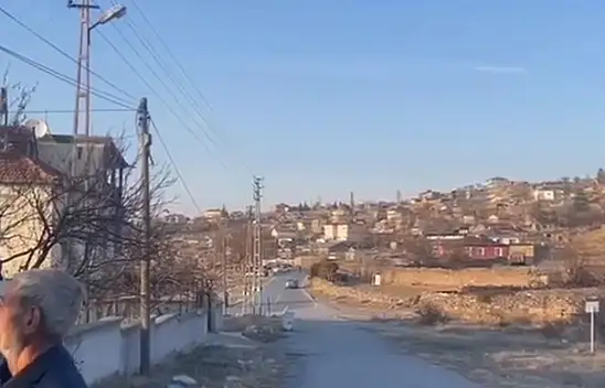 Vatandaş tepkili! Kayseri merkeze 9 km olan mahalledeki tehlike