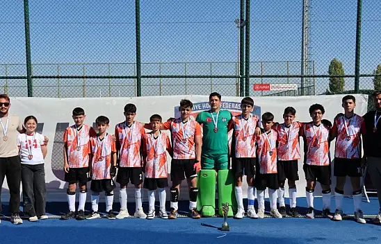 Kayseri'nin genç hokeycilerinden Türkiye derecesi