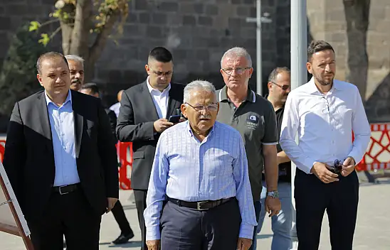 Kayseri'nin kalbinde büyük değişim: Cumhuriyet Meydanı'nda inceleme