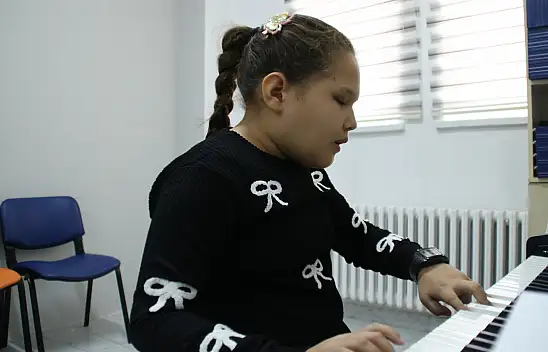Kayseri'nin minik Mozart'ı: Piyanoda 5-6 notayı aynı anda ayırt ediyor!