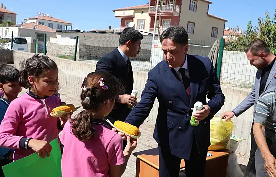 Kayseri'nin o ilçesi mısıra doydu! Mısır yeme etkinliği gerçekleştirildi