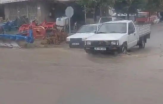 Kayseri'nin o ilçesinde yağmura hazırlıksız yakalandılar!