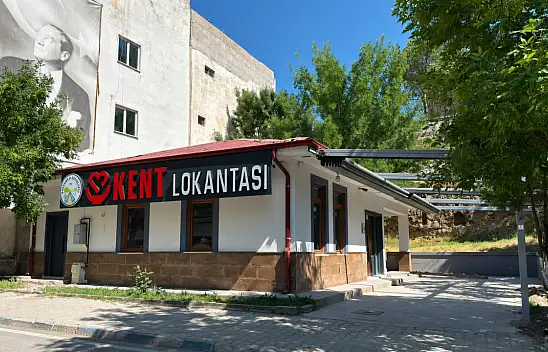 Kayseri'nin Pınarbaşı ilçesinde dayanışma sofrası: İhtiyaç sahiplerine yemek ücretsiz