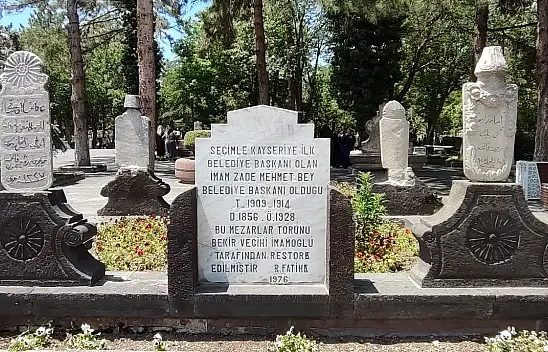Kayseri'nin seçilmiş ilk belediye başkanının mezarının kent merkezinde olduğunu biliyor muydunuz?