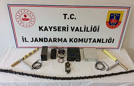 Kayseri'nin tarihi kalesinde defineciler suçüstü yakalandı