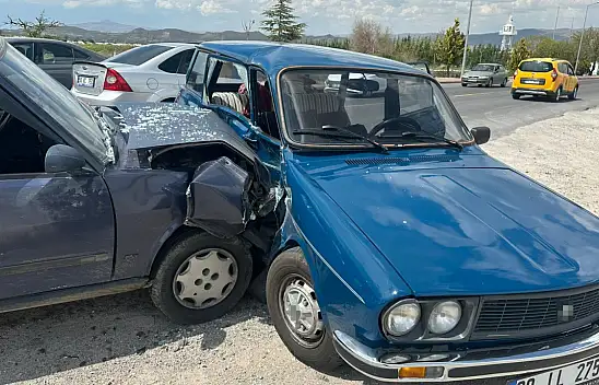 Kayseri plakalı araç Nevşehir'de kaza yaptı