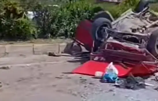 Kayseri plakalı otomobil Mersin'de kafa kafaya çarpıştı!