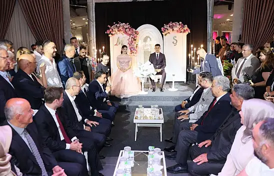Kayseri protokolü nişanda buluştu! Belediye Başkanı'nın mutlu günü