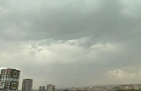 Kayseri sağanak yağışa teslim oldu