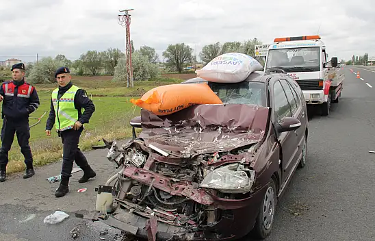 Kayseri-Sivas yolunda kaza: 3 Yaralı