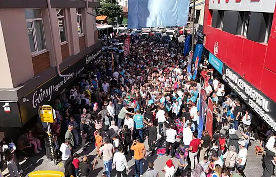 Kayseri Ülkü Ocakları önünde dikkat çeken kalabalık! İşte nedeni
