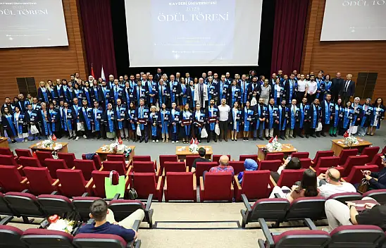 Kayseri Üniversitesi'nde 2025 yılı ödülleri sahiplerini buldu