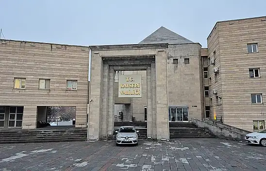 Kayseri Valiliğinde iki ismin cezası kaldırıldı