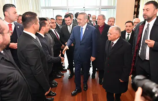 Kayseri'ye Bakan geldi! Havalimanında karşıladılar