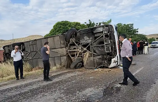 Kayseri yolunda can pazarı! Yolcu otobüsü devrildi, çok sayıda yaralı var
