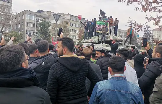 Kayserili isimden Suriyelilere mektup: İstediğiniz oldu! Esad gitti, misafirlik sona erdi, güle güle gidin