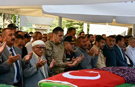 Kayserili şehit annesi toprağa verildi