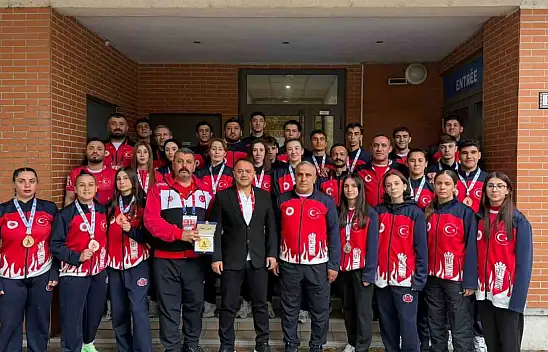 Kayseri'ye Muaythai'den Avrupa Gururu: 3 Sporcu Kürsüye Çıktı