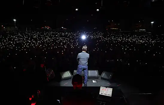 Kayserililer oraya akın etti! Ünlü sanatçılar sahneye çıktı