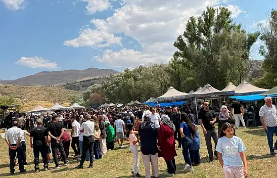 Kayserililer Zamantı Irmağı'nın kenarında buluştu! Etli pilav dağıtıldı