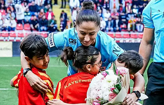 Kayserispor'da bu sezon ilk kez yaşandı! Plaket verildi
