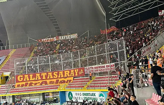 Kayserispor-Galatasaray maçında tribünlerde dikkat çeken görüntü