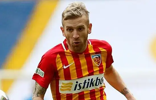 Kayserispor ile anılmıştı - Takımından ayrıldı!