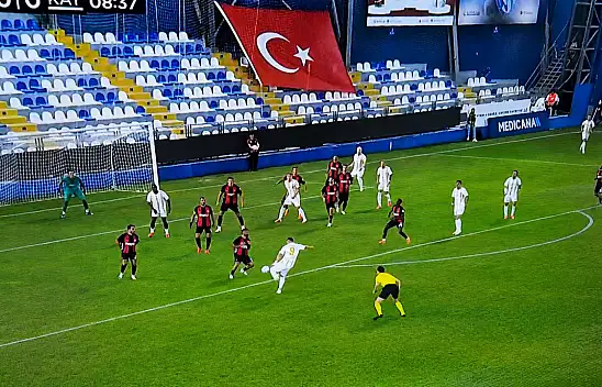Kayserispor Karagümrük karşılaşmasında ilk yarı sona erdi