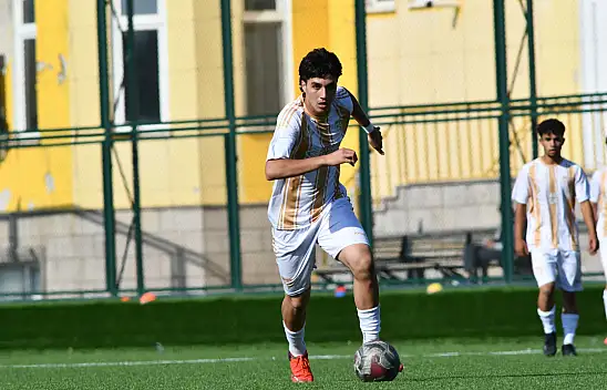 Kayserispor'un 16 yaşındaki yıldızı 4 maçta 10 gole damga vurdu!
