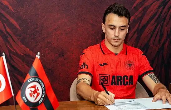 Kayserispor'un eski kaptanı yeni takımına imza attı