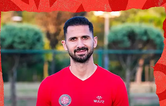 Kayserispor'un gündemindeydi! Yıldız isim başka takıma imza attı