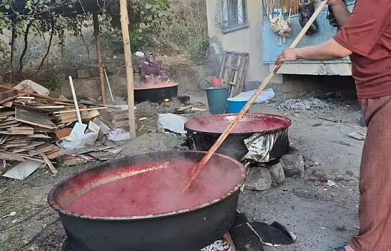 700 kilo domates, 5 aile: Kayseri'de salça mesaisi