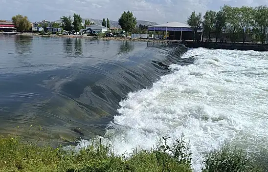 Baraj kapakları açıldı, Kızılırmak yükseldi!