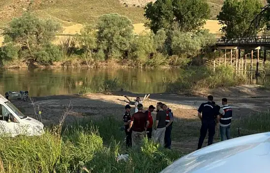 Kızılırmak'ta zamanla yarış: Baba için arama çalışmaları devam ediyor