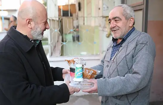 Kocasinan'da her gün yüzlerce kapıya sıcak yemek ulaşıyor