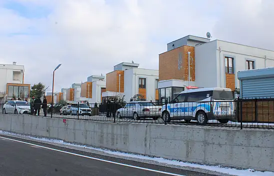 Konuşmaya gitti, bıçaklandı