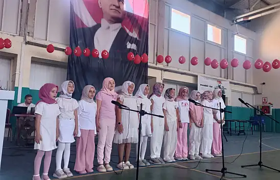 Kur'an kursu öğrencileri şenlikte bir araya geldi