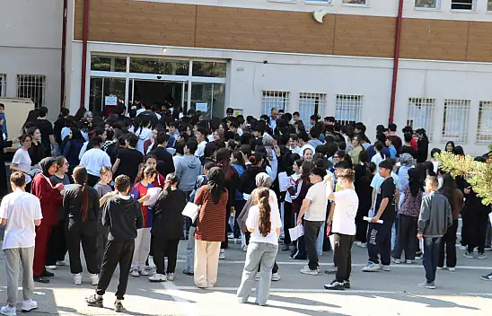 LGS heyecanı başladı: Öğrenciler sınavda!