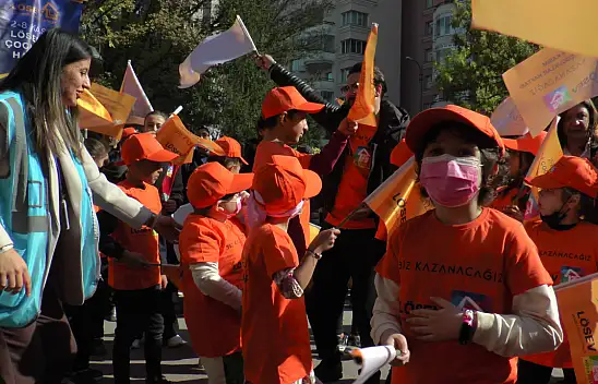 Lösemili çocuklara bandolu karşılama