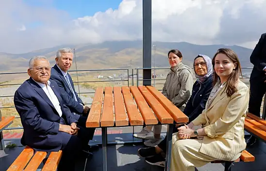 Mansur Yavaş Erciyes'in zirvesinde ağırlandı