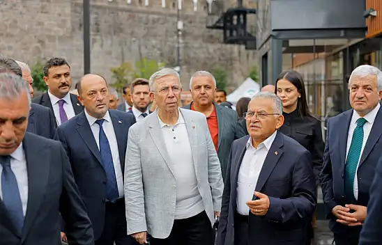 Mansur Yavaş Kayseri'nin tarihi ve kültürel yerlerini gezdi!