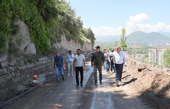 Melikgazi'de çöken duvarın yerine yenisi yapılıyor