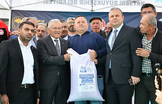 Memduh Büyükkılıç: Üreten çiftçimizin yanındayız