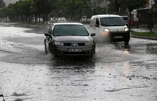Meteoroloji kuvvetli rüzgar ve yağışa karşı uyardı