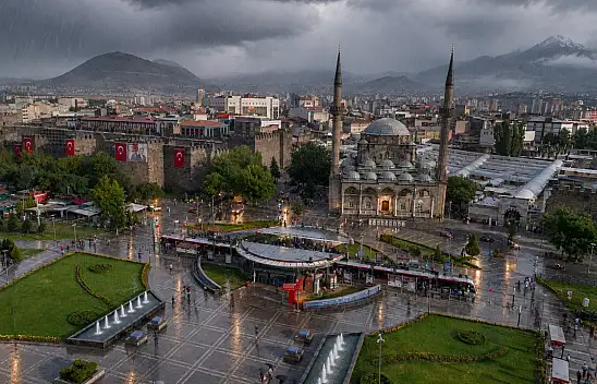 Meteoroloji uyardı! Kayseri'de bugün dışarı çıkacaklar şemsiyelerinizi unutmayın