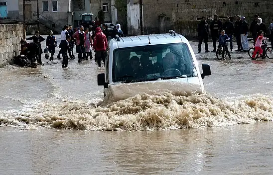Meteoroloji uyardı: Sel, yıldırım ve doluya dikkat!