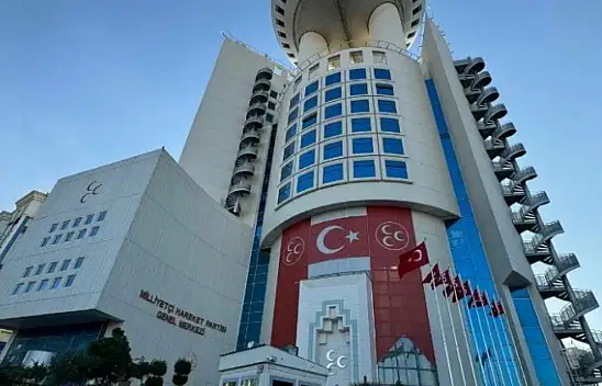 MHP'de değişim rüzgarı sürüyor: Bir teşkilat daha feshedildi