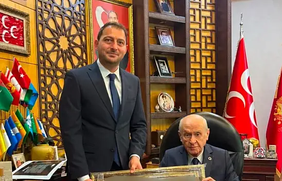 MHP'de kritik görüşme! Kayseri İl Başkanı, Bahçeli'ye ne hediye etti?