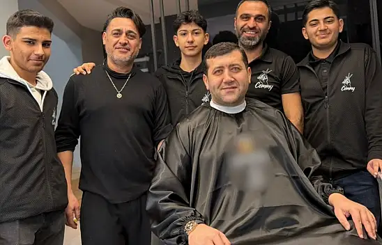 MHP'li Vekilin berber önlüğünde dikkat çeken detay!